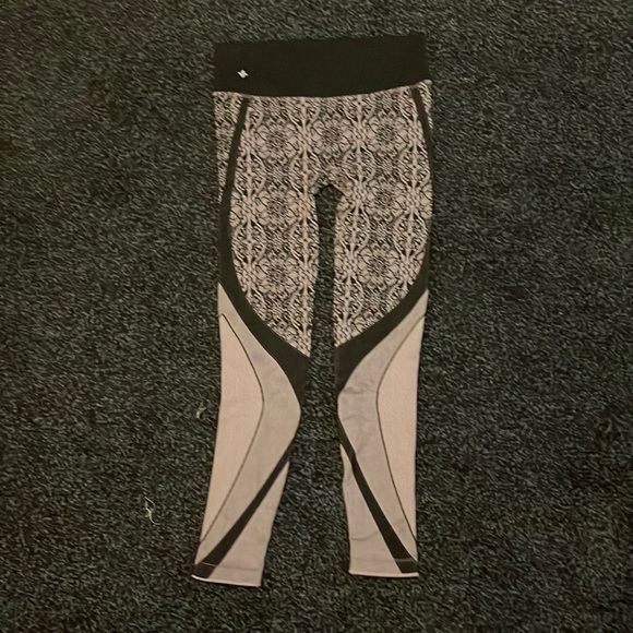 NUX Charlotte Lace Seamless Leggings - Picture 3 of 6